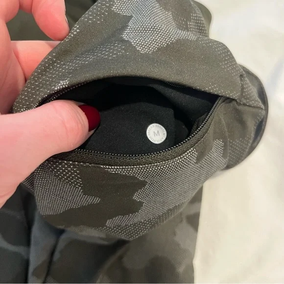 Lululemon Zeroed In Shorts - Picture 4 of 7